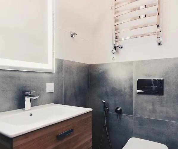 Cozy & New Furnished Flat In Old Town Of דירה לבוב