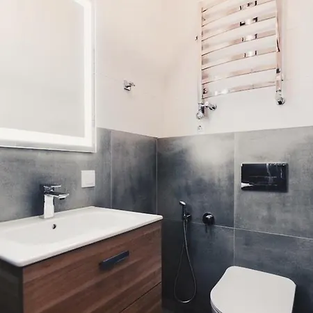 Cozy & New Furnished Flat In Old Town Of Appartamento Leopoli